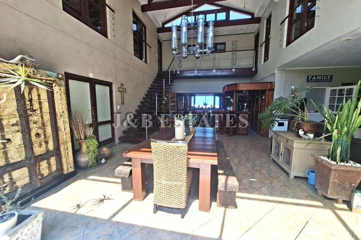 "Own a Slice of Heaven: Lagoon Views & Investment Potential!" - Photo 2