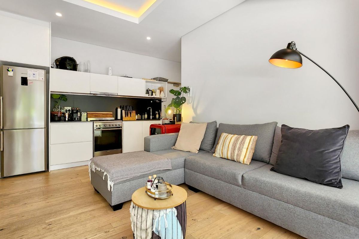 Live where it's all happening - Photo 5