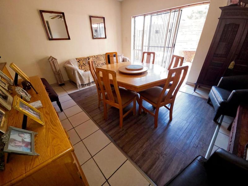 Spacious Townhouse in Sought-After Faerie Glen, Pretoria East - Photo 10