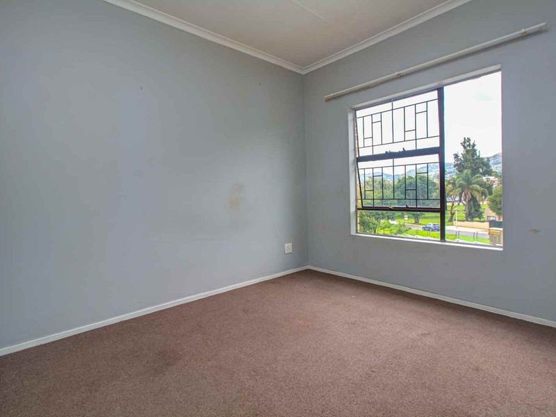 Secure Living Near Top Shopping & Entertainment Hubs - Photo 8