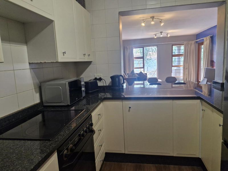 Immaculate top floor 3 bedroom apartment allows air bnb - Photo 7