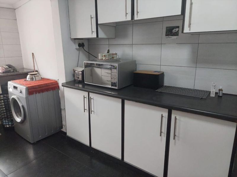 A Jump Ahead of the Market - Ideal Three Bedroom Starter Home - Photo 9