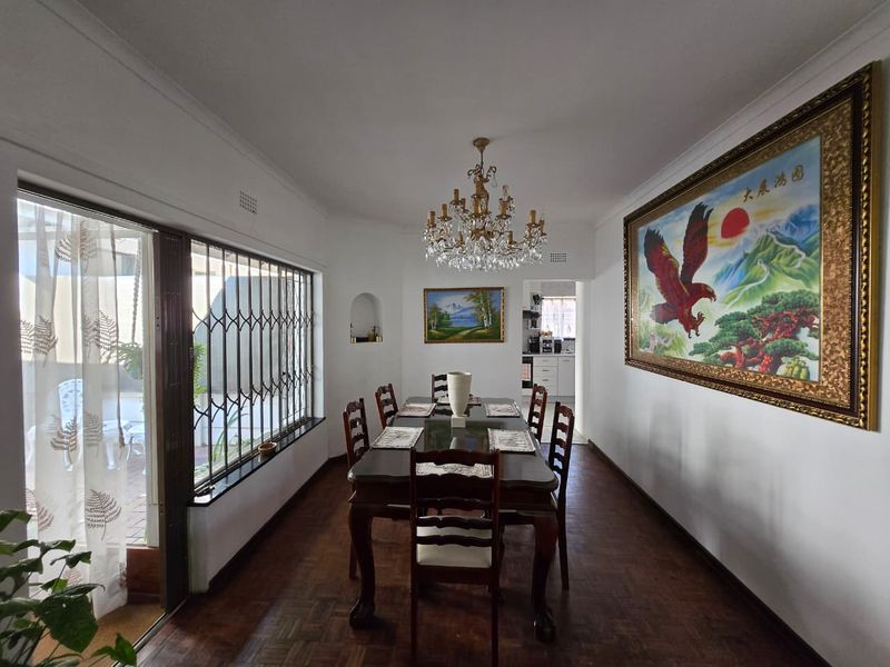 Spacious 3-Bed Family Home with Pool & Scenic Views in Glenanda - Photo 7