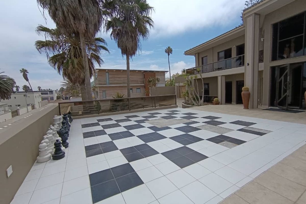 **Luxurious Double-Storey Mansion with Stunning Sea Views** - Photo 4