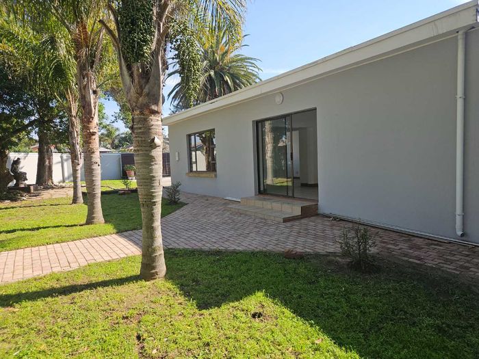Property #2554564, Cottage Rental Monthly in Sunridge Park