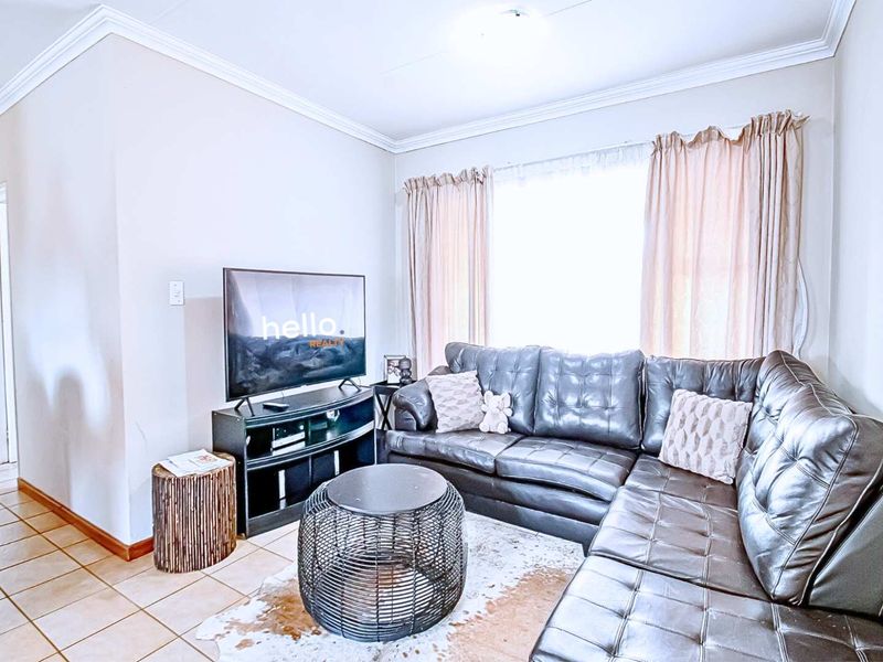 Charming Top-Floor Unit in Kingfisher: A Must-See! - Photo 6