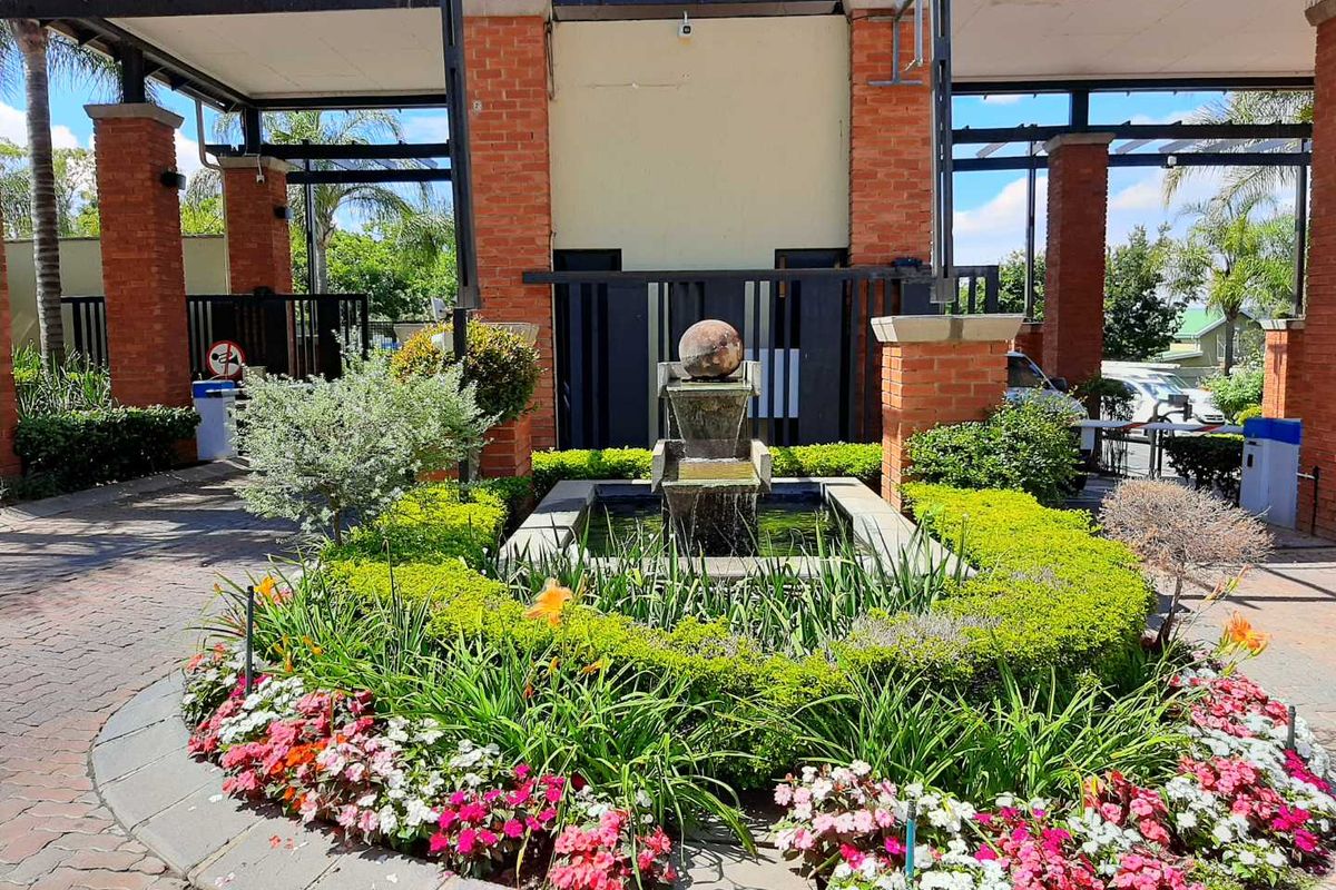 Modern 2-Bedroom Apartment in a Secure, Amenity-Rich Estate - Photo 2