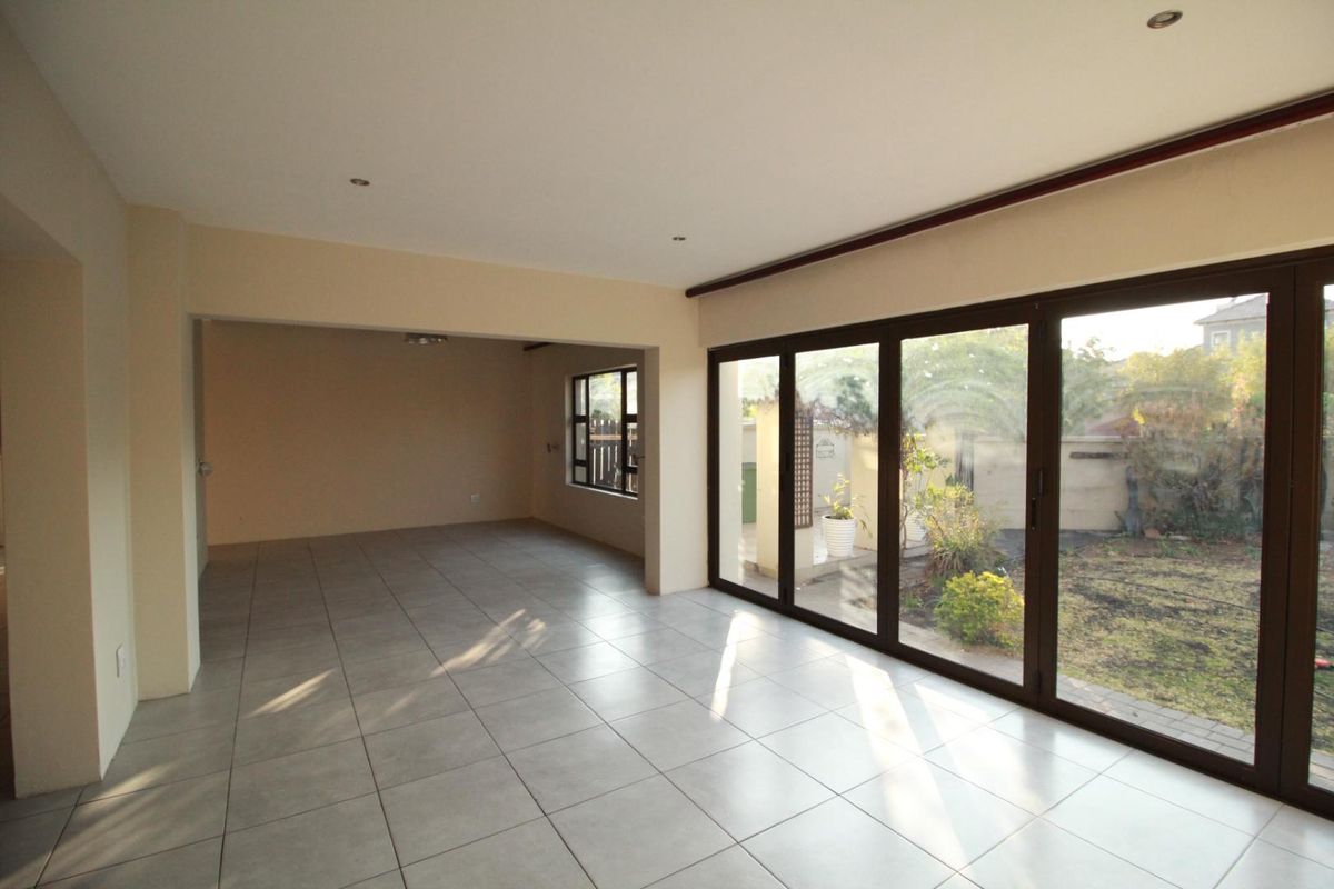 Elegant Family Living in a Quiet Cul-de-Sac | Blue Valley Golf Estate - Photo 4