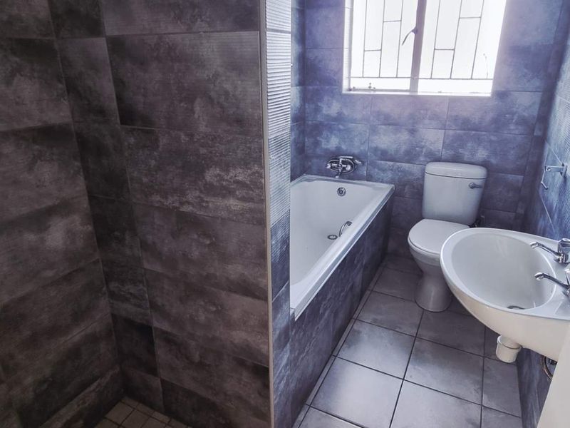 Khomasdal 2 bedroom flat - Photo 5