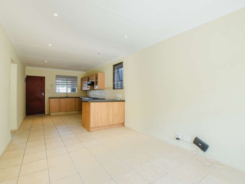 Spacious 2-Bed, 1-Bath Apartment with Patio & Garden - Photo 3