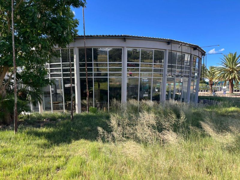 Prime Showroom Opportunity – Ideal for Vehicle Sales or Display - Photo 5