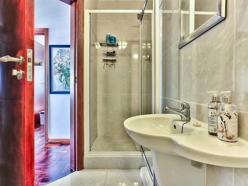 Fully Furnished Frontline 2 Bedroom Apartment on the Golden Mile - Photo 10