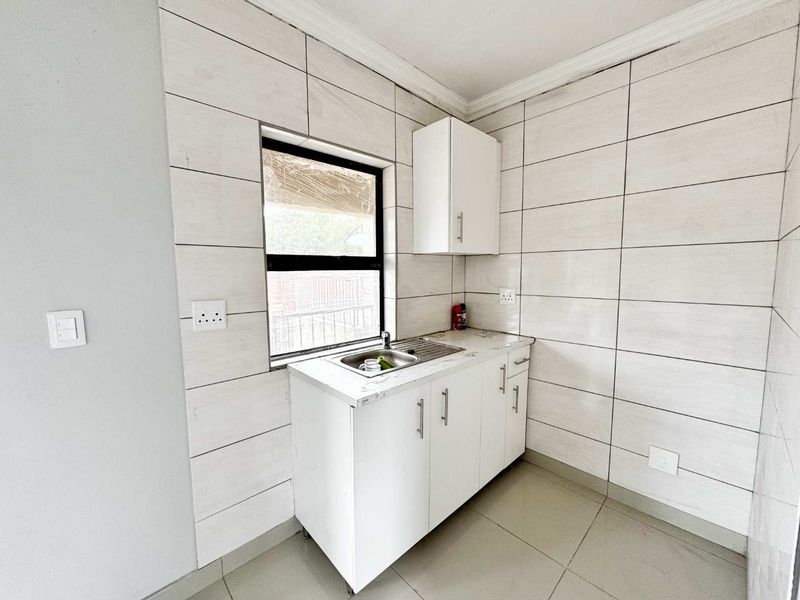 Modern Studio Apartment - Photo 3