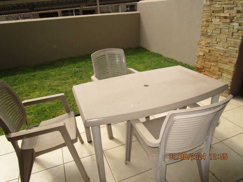 STUNNING FULLY FURNISHED GROUND FLOOR APARTMENT IN SECURE COMPLEX - Photo 6