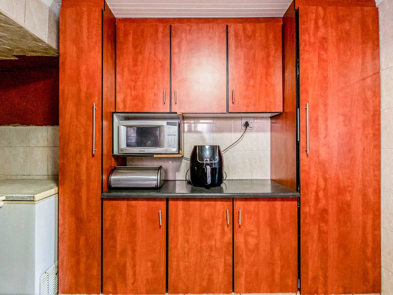 Move-In Ready Duplex in Lotus Park – Space, Security & Smart Living - Photo 7