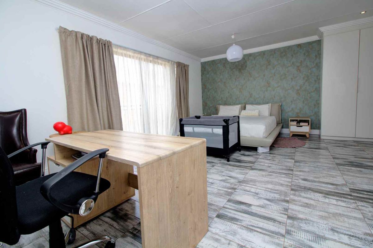 Secure Complex Living with 24/7 Peace of Mind - Photo 2