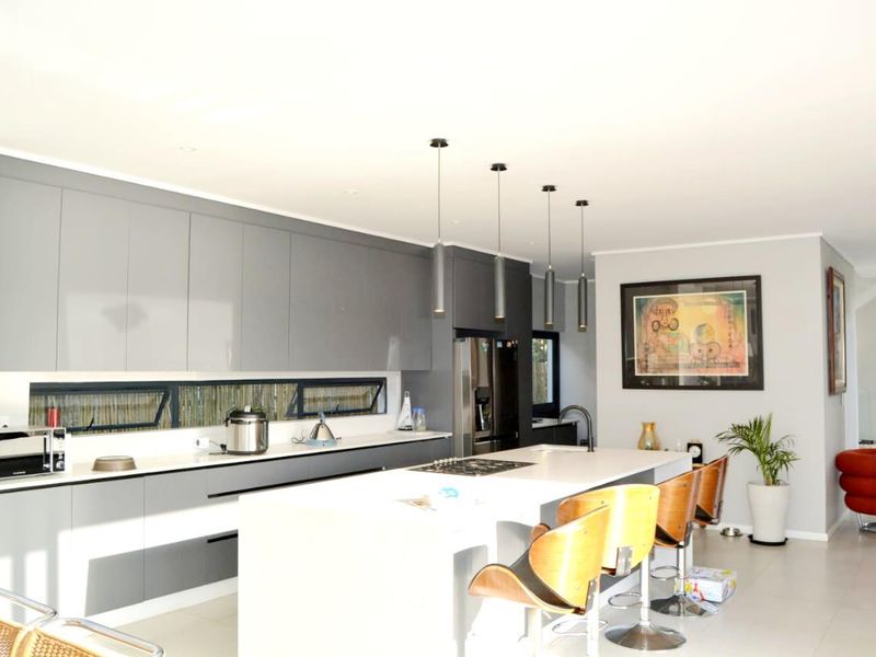 Stunning Family Home For Sale in Palm Lakes Estate - Photo 5