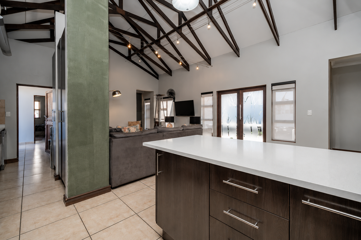 Country-Inspired Elegance, Modern Home - Photo 4