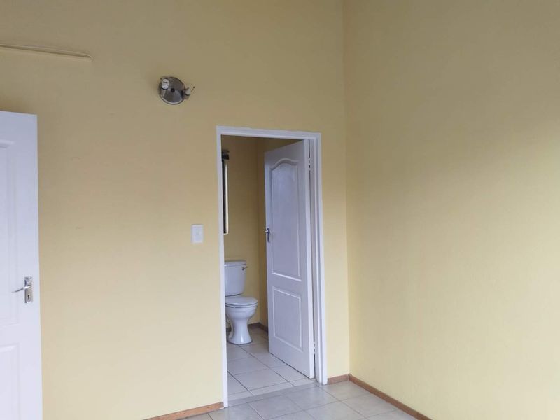 2-bedroom, 2-bathroom apartment for sale in the heart of Honeydew 2-bedroom, 2-bathroom apartment for sale in the heart of Honeydew.!! - Photo 9