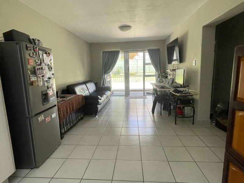 Pet friendly, ground floor apartment - Photo 8