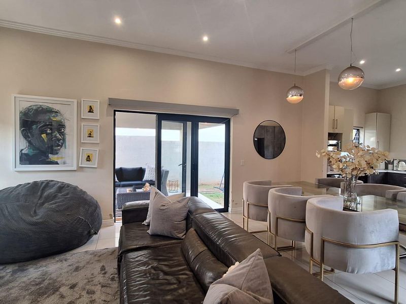 Beautiful, 3-bedroom double-storey home in Ferndale. - Photo 6
