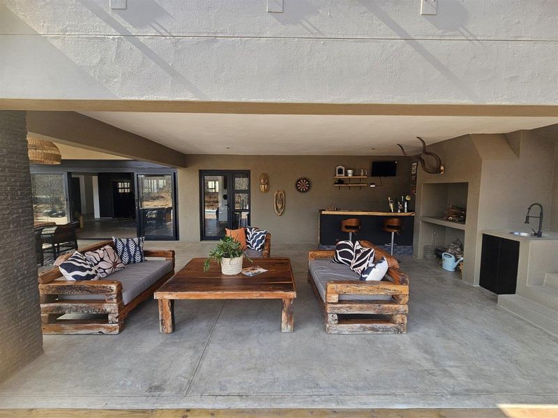 Elegant, furnished modern 3 bedroom home to rent on Moditlo - Photo 3