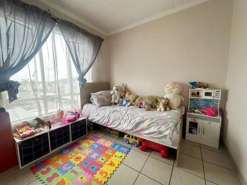 2 bedroom townhouse in Verwoedpark - Photo 7