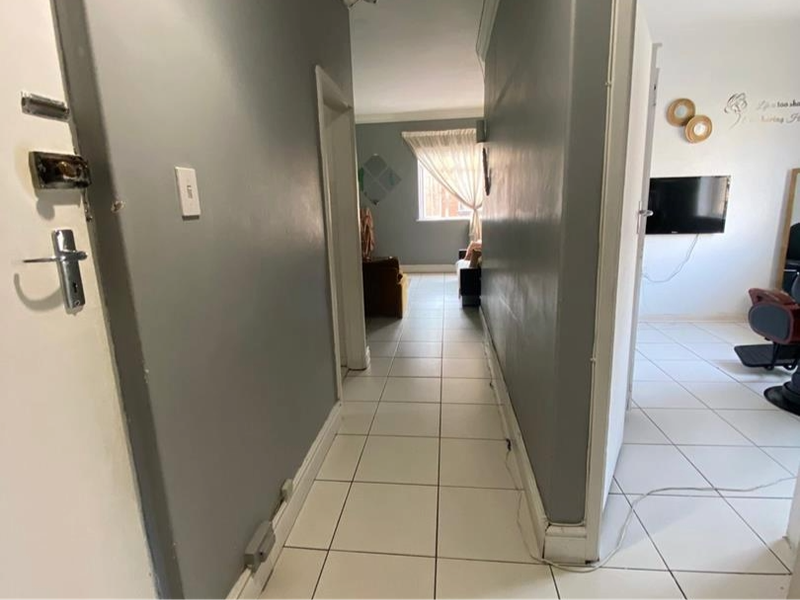 Ready to Move 2 bedroom in a well maintained prime area - Photo 4