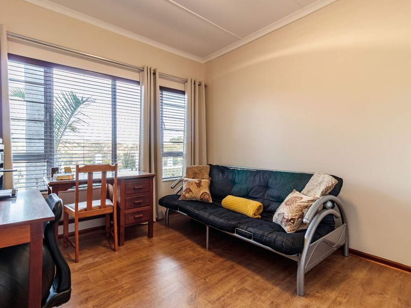 Levyvale, Uitenhage : 6-Bedroom  & Flatlet Beautiful Home - Photo 7