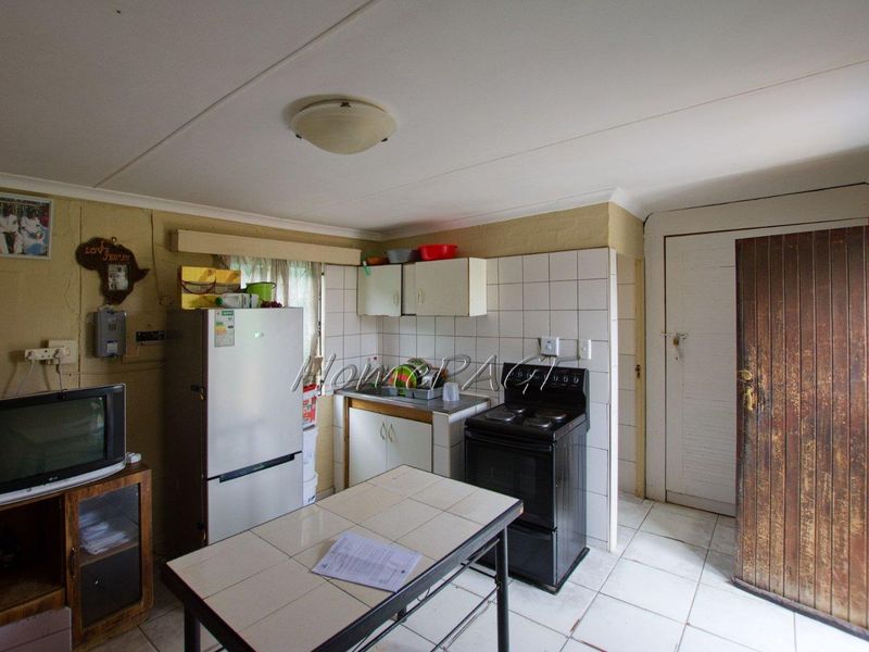 Kuisebmond, Walvis Bay: Home with 2 apartments for sale - Photo 8
