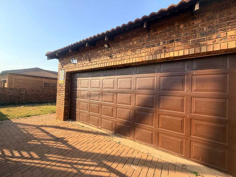 Your Next Chapter Starts Here – Secure Family Living - Photo 2