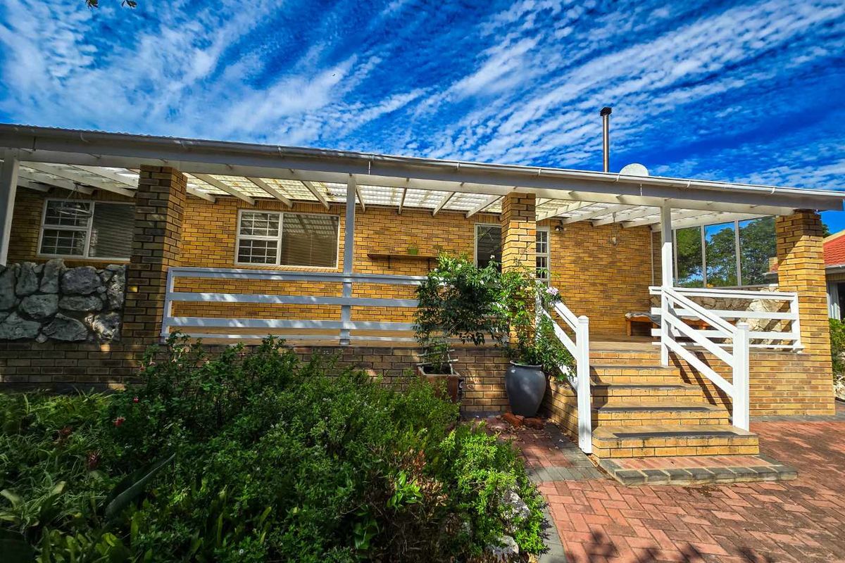 Neat property for sale in Stilbaai-Wes. - Photo 3