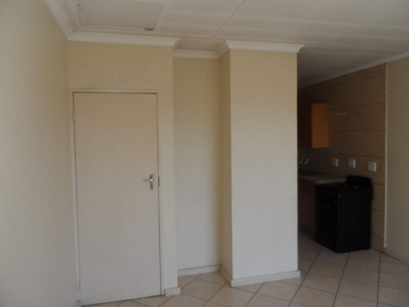 1 BEDROOM FLAT TO RENT IN DASPOORT - Photo 3