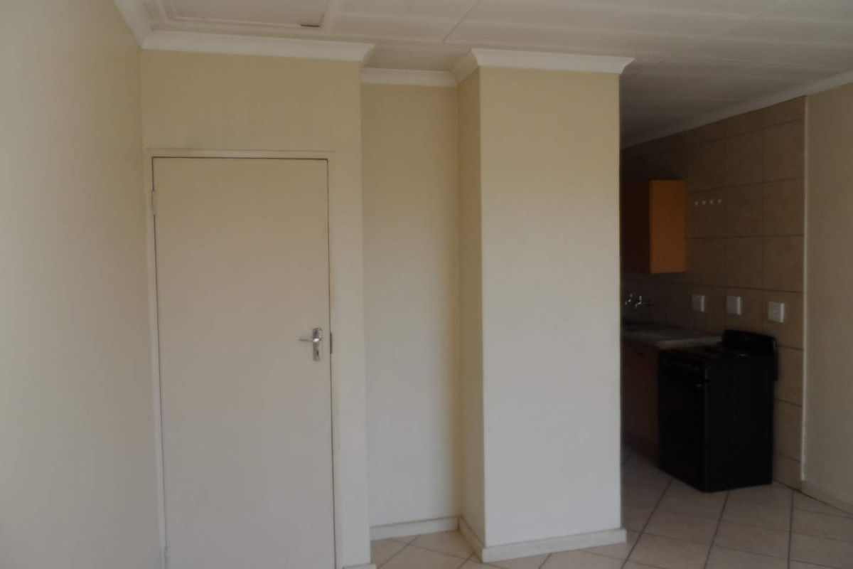 1 BEDROOM FLAT TO RENT IN DASPOORT - Photo 3