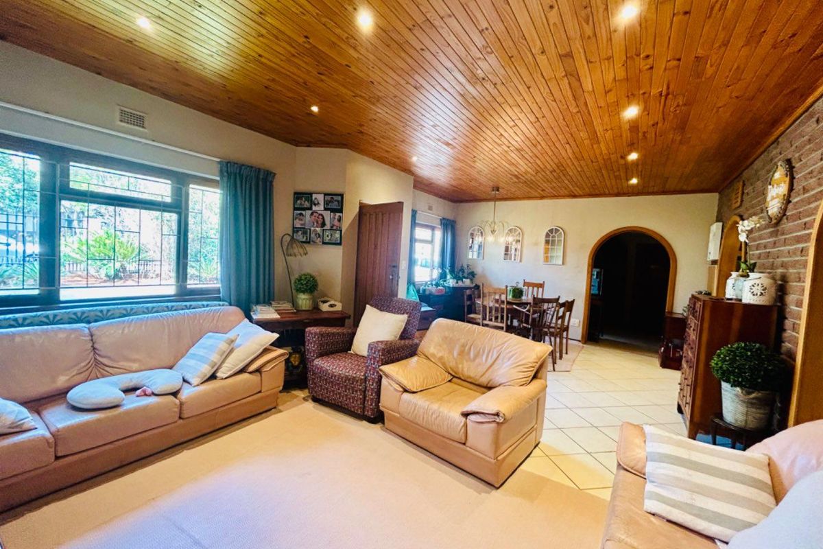 Beautiful 3 bedroom house with a flat - Photo 2