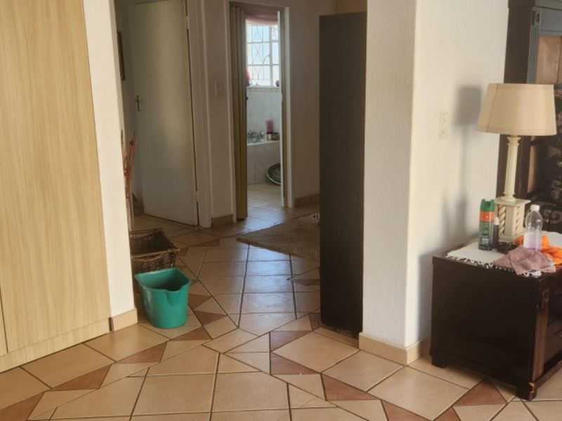 LOOK AT THIS AMAZING FAMILY HOME WITH A FLATLET FOR SALE!!!! - Photo 10