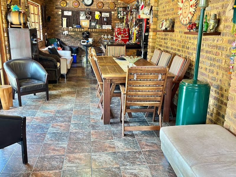 Chic Retreat: Ideal for  young Couples or Downsizers - Photo 9