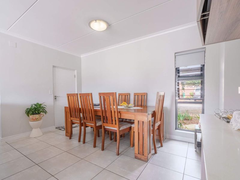 Upmarket apartment in Ballito Hills - Photo 5