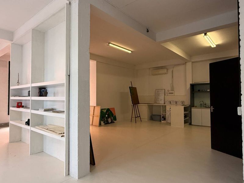 139m2 office to let in Urban Hub with balcony - Photo 3