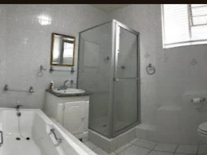 Spacious 123 sqm 2 bedroom apartment in Benmore - Photo 10