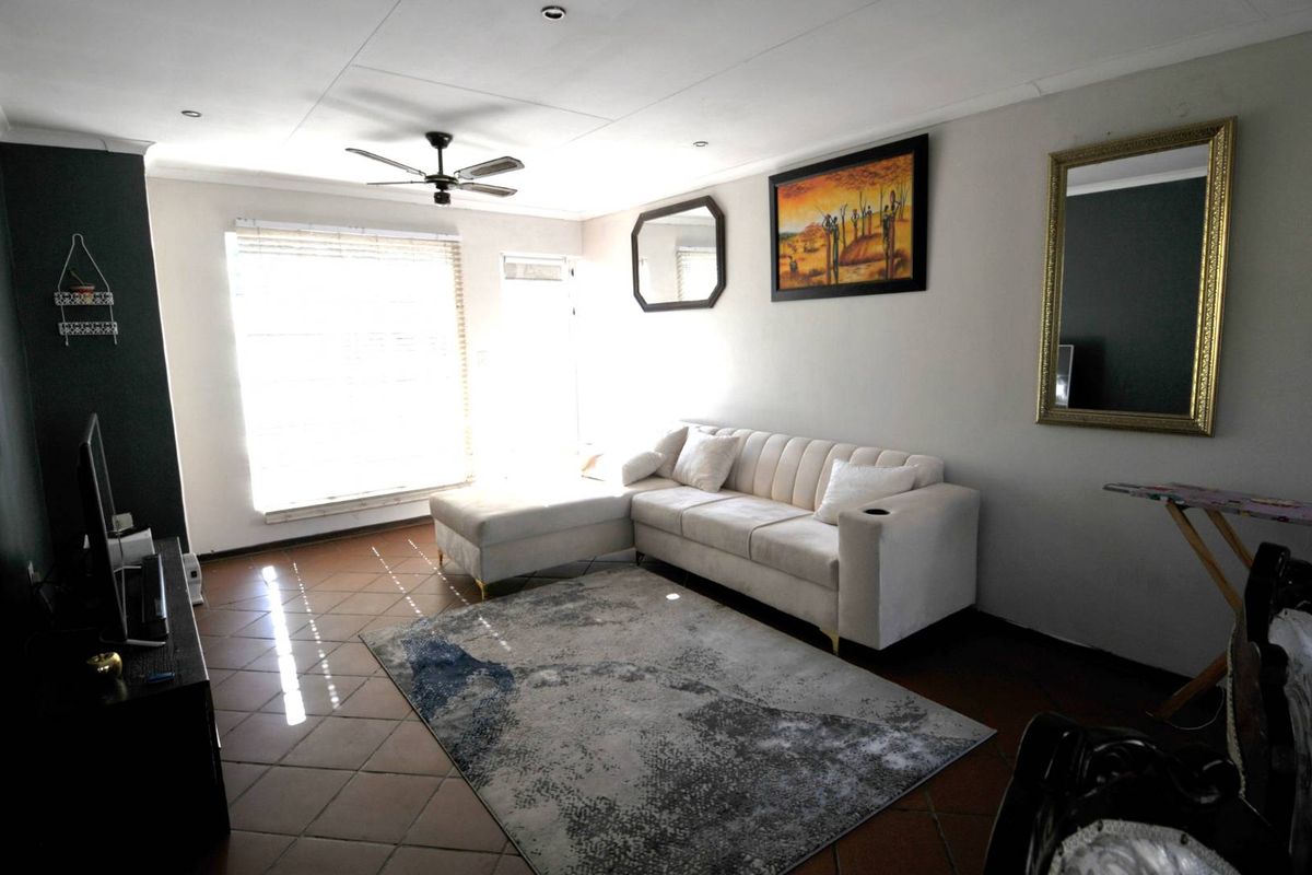 Modern 2-Bedroom, 2-Bathroom Apartment to rent in Erasmuskloof - Photo 5