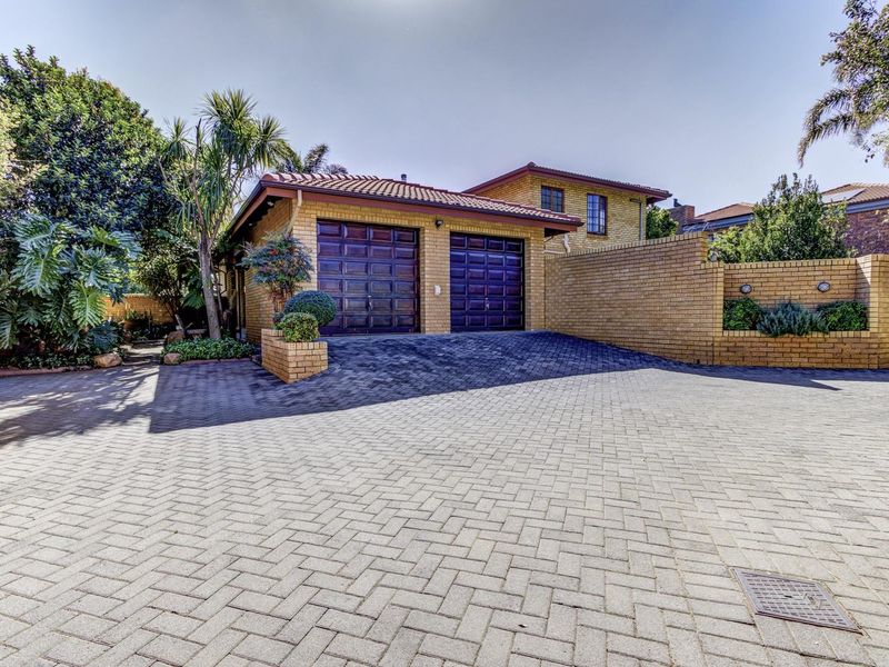 WORTHY OF THE PAGES OF GARDEN AND HOME... with solar and water solutions too! - Photo 3