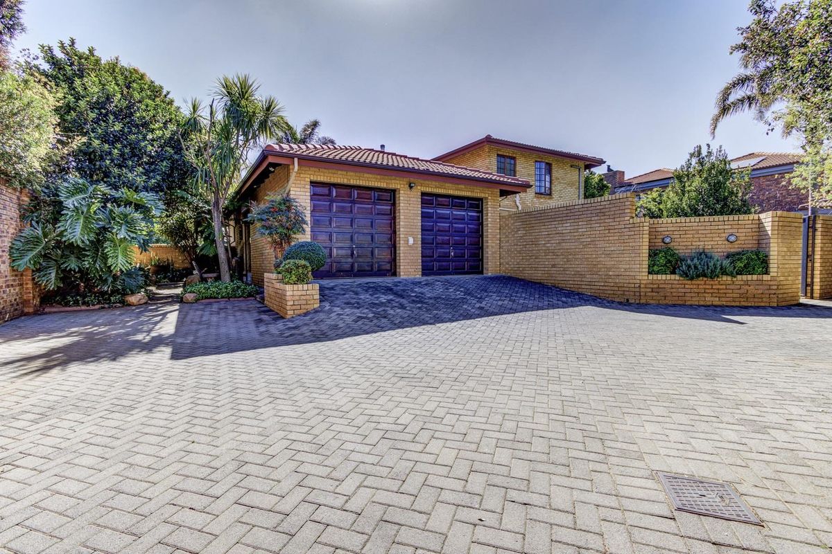 WORTHY OF THE PAGES OF GARDEN AND HOME... with solar and water solutions too! - Photo 3