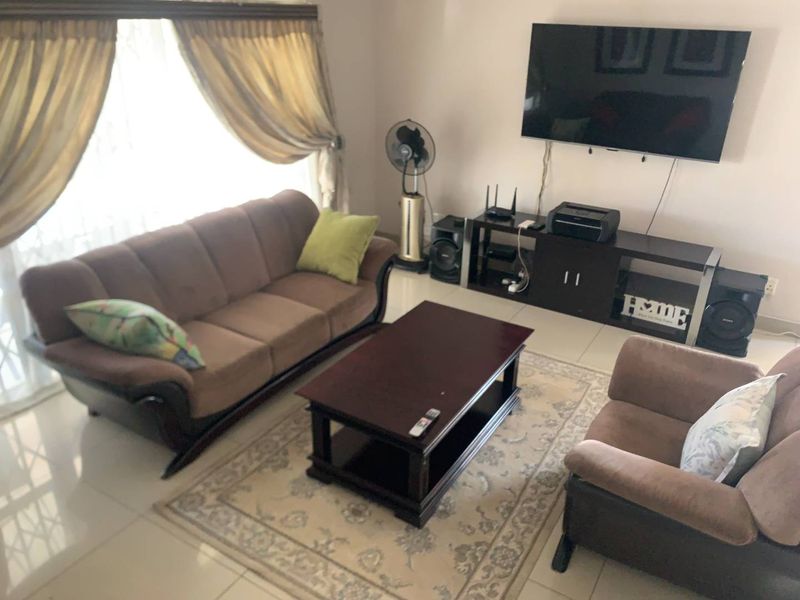 Spacious 3-Bedroom Family Home with Income-Generating Flatlet on a Prime Corner Stand - Photo 5