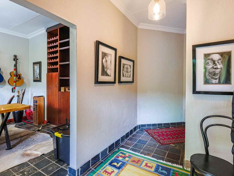 4 Bedroom Beauty For Sale in Erasmuskloof - Photo 9