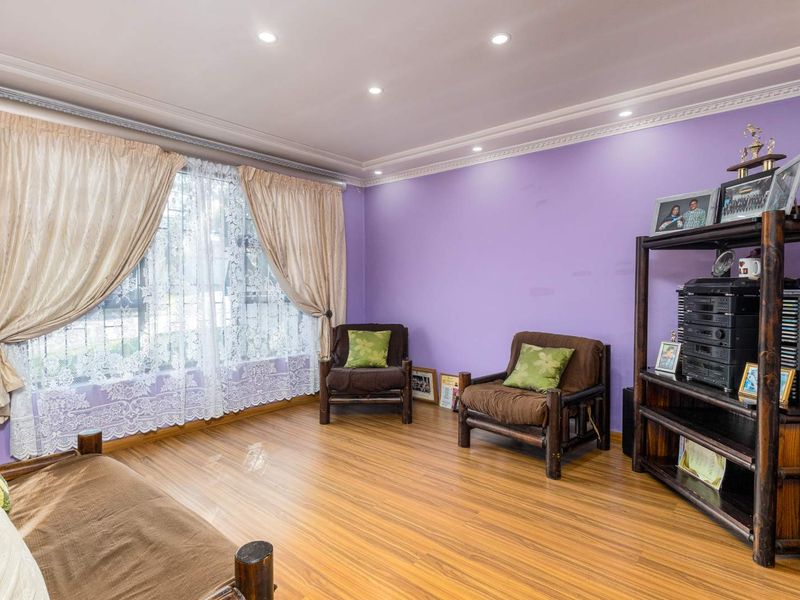 Spacious 4-Bedroom Family Home with Ample Parking in Riverton - Photo 7