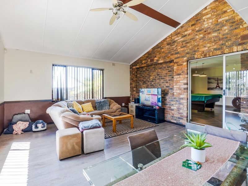 Face brick home with distant sea views - Photo 4