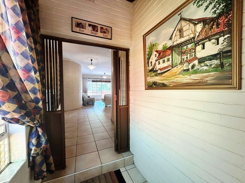 Want to live in a complex without sacrificing entertainment space? Then this one is for you! - Photo 6