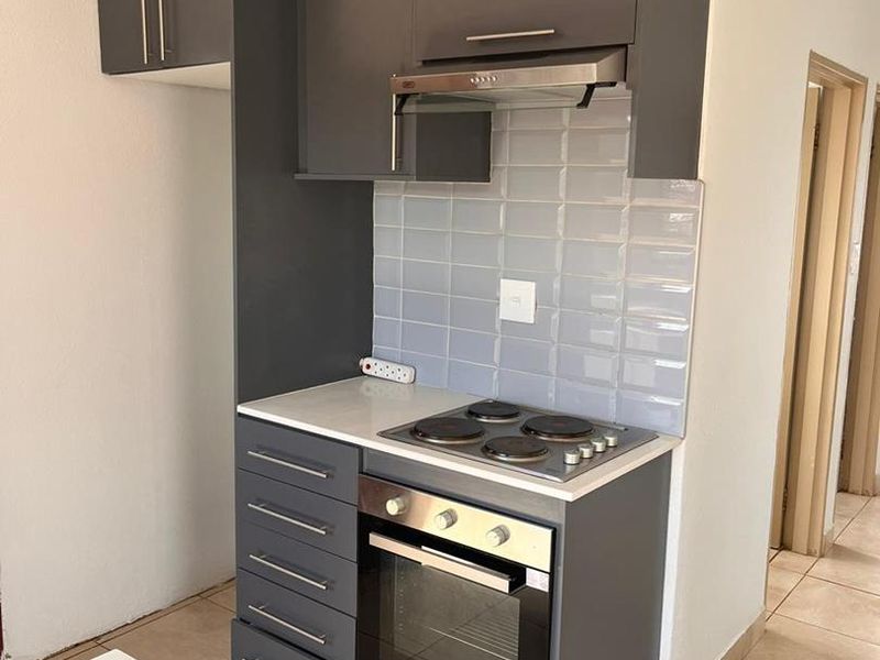 3 bedrooms house to rent in Soshanguve WW - Photo 4