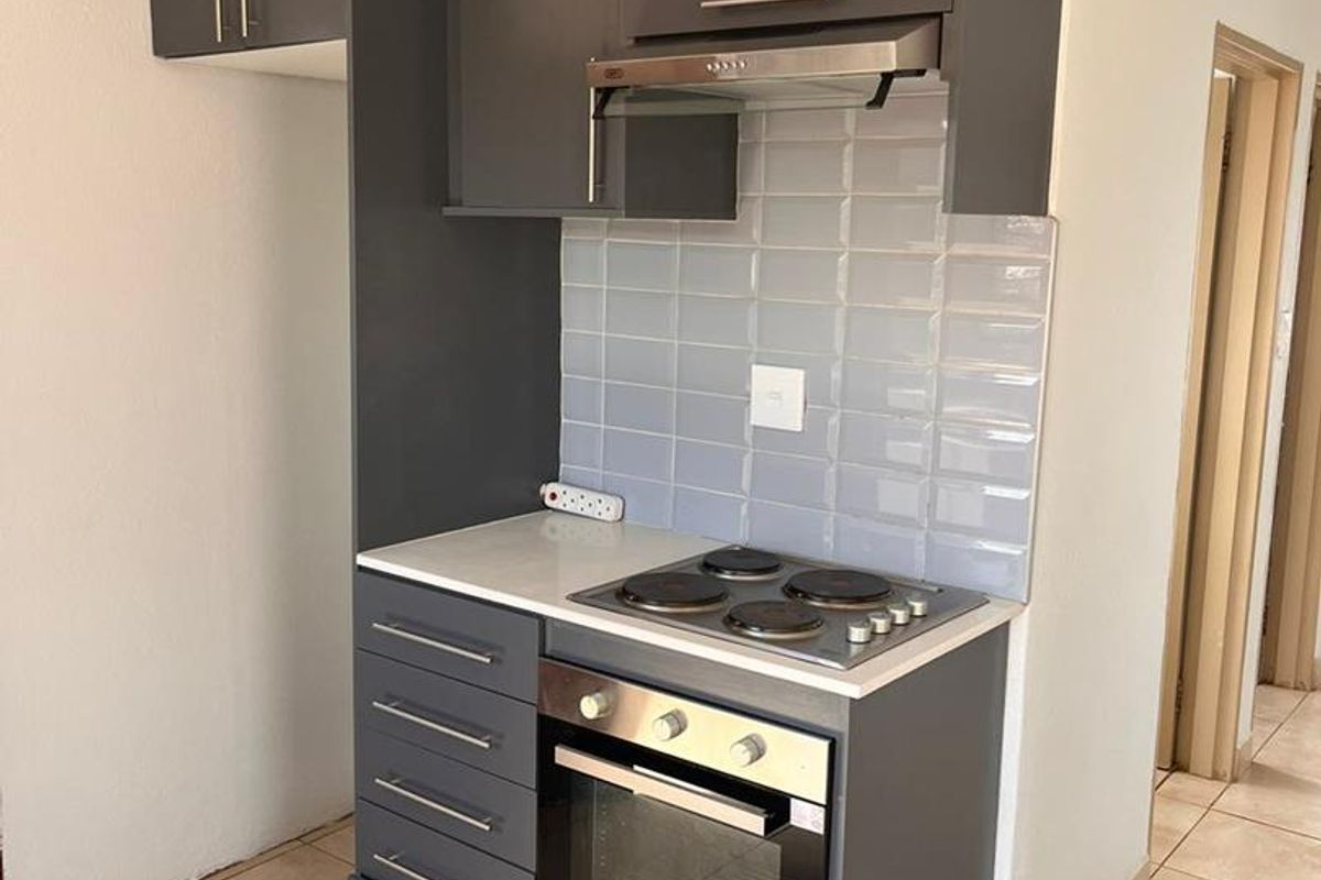 3 bedrooms house to rent in Soshanguve WW - Photo 4